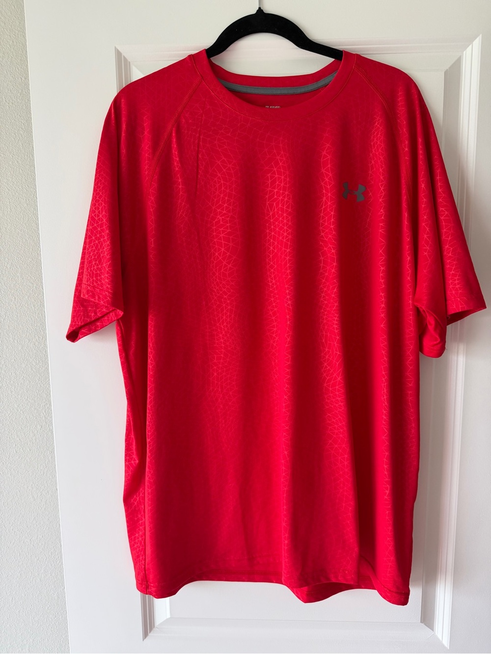 Under Armour Men’s Red Athletic Short-Sleeve Tee